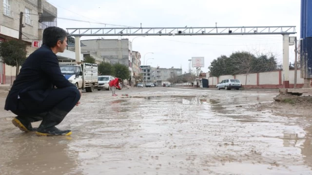 Özaslan, Suruç'un çamurlu caddelerine dikkat çekti