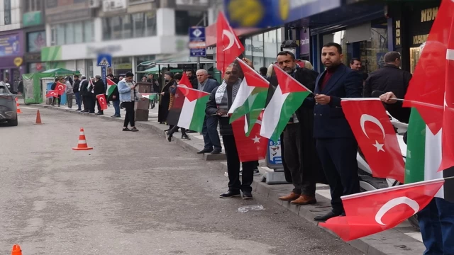 Şanlıurfa'da Gazze için insan zinciri oluşturuldu