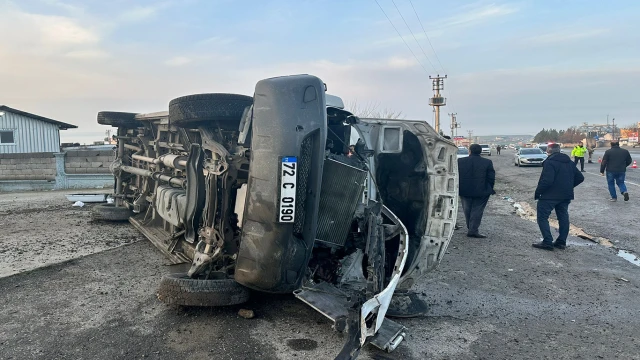 Batman'da işçileri taşıyan minibüs kaza yaptı: 7 yaralı