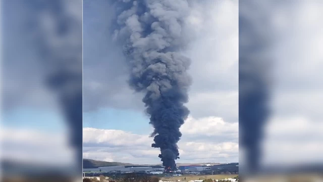 Kocaeli'de boya fabrikasında yangın