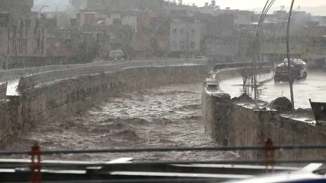 Şanlıurfa'da kırsal mahallelerde okullar tatil edildi