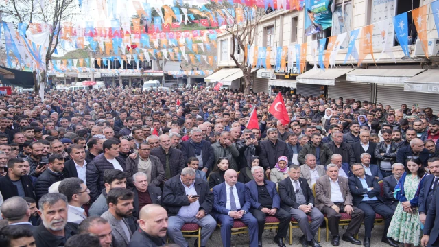 Siverek'te Beyazgül'ün açılışını yaptığı büro mitinge dönüştü 