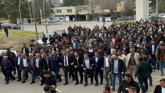 Yeniden Rafah'tan miting gibi açılış