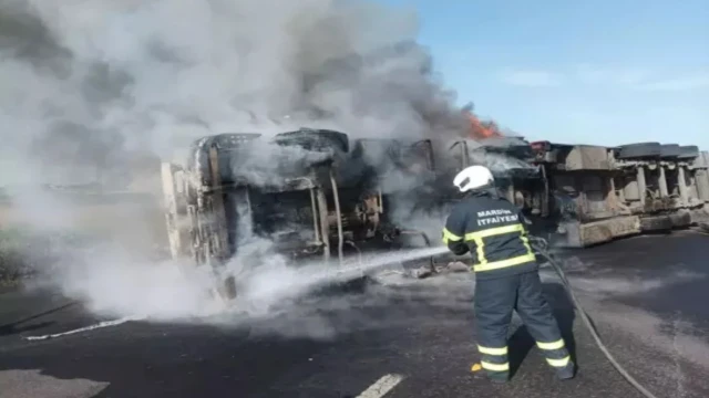 Mardin'de devrilen tır alev alev yandı