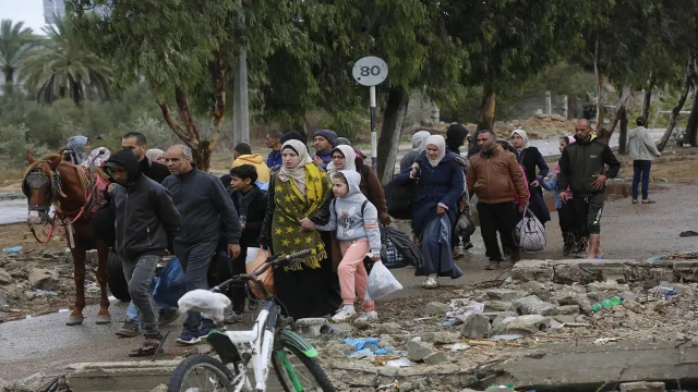 110 bin Filistinli Refah'tan ayrıldı