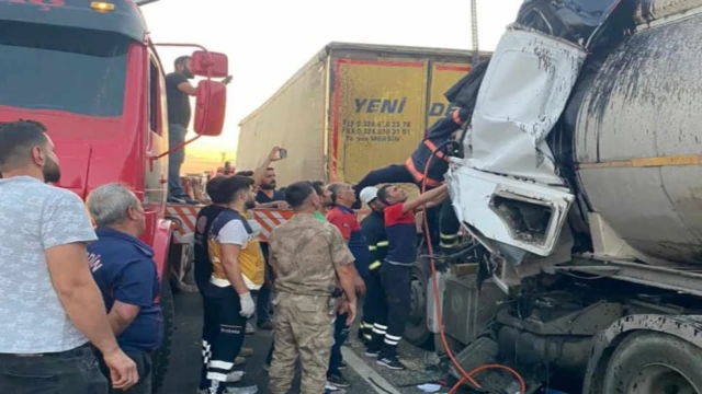 Mardin'de iki tır çarpıştı, 1 kişi ağır yaralı