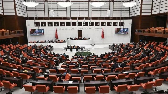 Dışişleri ve savunma bakanları Meclis'i bilgilendirecek