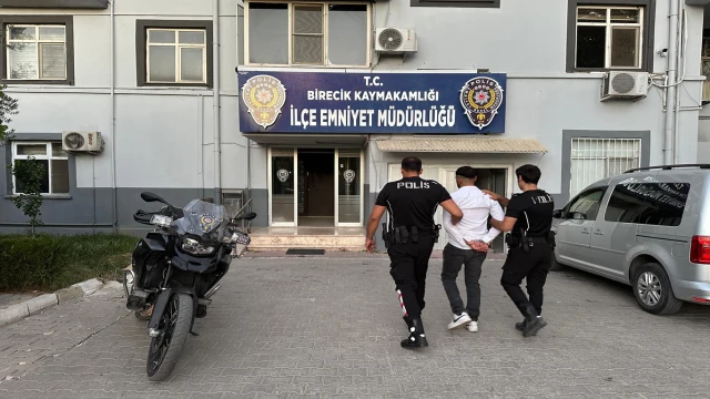 Şanlıurfa’da dolandırıcılık ve hırsızlıktan aranan şahıs yakalandı